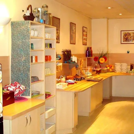 Foch Hotel 2*